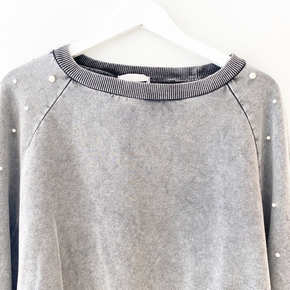 𝅺distressed sweatshirt with pearls from Italy - Picture 6 of 12